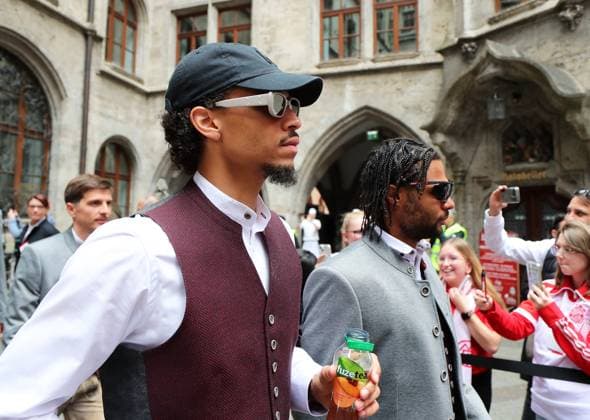 Football, Men, Bundesliga, Season 2024 2025, FC Bayern Munich, Championship celebration, Rathausbalkon, Marienplatz Leroy Sane FC Bayern Munich left with Serge Gnabry FC Bayern Munich right on the way to the championship celebration at the Rathaus balcony