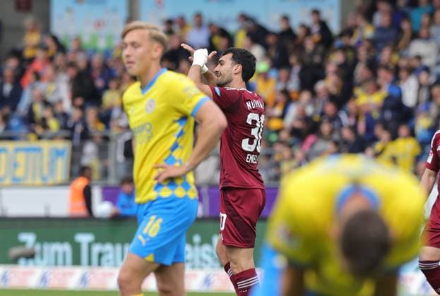 18 05 2025 Soccer season 2024 2025 2 Soccer Bundesliga 34 Matchday Eintracht Braunschweig BTSV EBS 1 FC Nürnberg FCN Club Sportfoto Zink DaMa xdaxmax DFL regulations prohibit any use of photographs as image sequences and or quasi video only for editorial use Jubel Freude Torjubel nach Tor zum 0 4 Mahir Emreli 30, 1 FC Nürnberg FCN jubelt freut sich Torschütze Mahir Emreli 30, 1 FC Nürnberg FCN