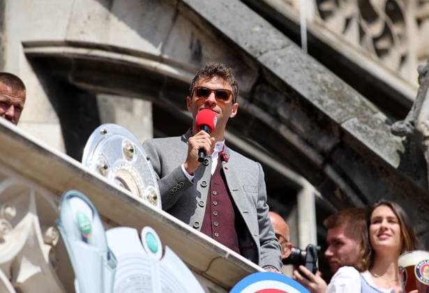 Football, men, Bundesliga, season 2024 2025, FC Bayern Munich, championship celebration, Rathausbalkon, Marienplatz Thomas Müller, Mueller FC Bayern Munich with microphone on the balcony