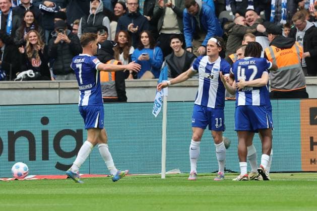 2 Soccer Bundesliga, Hertha BSC Hannover 96 goal celebration, celebration Fabian Reese Hertha BSC Berlin 11 celebrates the goal to 1 1 with Deyovaisio Zeefuik Hertha BSC Berlin 42 and Florian Niederlechner Hertha BSC Berlin 7 , left, during the match in the 2 Soccer Bundesliga, Hertha BSC Hannover 96 in Berlin, Olympiastadion, on 18 05 2025 DFB regulations prohibit any use of photographs as image sequences and or quasi video Copyright: xBEAUTIFULxSPORTS Frankex