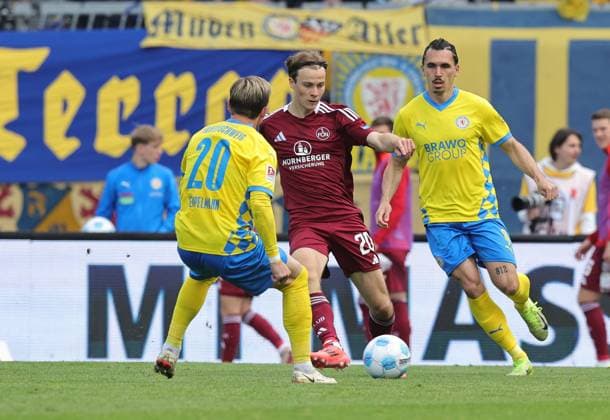 18 05 2025 Soccer Season 2024 2025 2 Soccer Bundesliga 34 Matchday Eintracht Braunschweig BTSV EBS 1 FC Nürnberg FCN Club Sportfoto Zink DaMa xdaxmax DFL regulations prohibit any use of photographs as image sequences and or quasi video only for editorial use Lino Tempelmann 20, Eintracht Braunschweig BTSV EBS Caspar Jander 20, 1 FC Nürnberg FCN