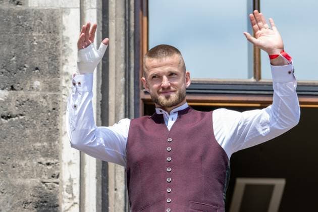 Eric Dier 15 FC Bayern Muenchen , Meisterfeier, Rathausbalkon, FC Bayern Muenchen und FC Bayern Frauen, Fussball, 18 05 2025 DFB regulations prohibit any use of photographs as image sequences and or quasi video Muenchen Bayern Germany Copyright: xkolbert-press UlrichxGamelx