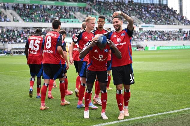 18 05 2025, xjhx, Fussball 2 Bundesliga, Spvgg Greuther Fuerth Hamburger SV v l Jean Luc Dompe Hamburger SV celebrate the goal, Der Torjubel zum 1 1 DFL DFB REGULATIONS PROHIBIT ANY USE OF PHOTOGRAPHS as IMAGE SEQUENCES and or QUASI VIDEO Fuerth