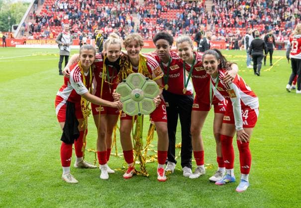 Soccer, Women, Season 2024 2025, 2 Womens Bundesliga 26 Matchday , 1 FC Union Berlin FSV Gütersloh, subsequent award ceremony of the Union women as champions of the 2 Bundesliga, in the picture from l Korina Janez 1 FC Union , Judith Steinert 1 FC Union , Zita Rurack 1 FC Union , Naika Reissner 1 FC Union , Nele Bauereisen 1 FC Union , Fatma Sakar 1 FC Union with the championship trophy, 18 05 2025, Copyright: xMatthiasxKochx