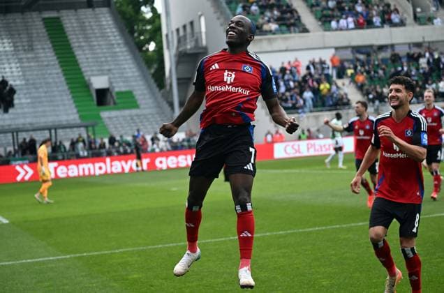 18 05 2025, xjhx, Fussball 2 Bundesliga, Spvgg Greuther Fuerth Hamburger SV v l Jean Luc Dompe Hamburger SV celebrate the goal, Der Torjubel zum 1 1 DFL DFB REGULATIONS PROHIBIT ANY USE OF PHOTOGRAPHS as IMAGE SEQUENCES and or QUASI VIDEO Fuerth