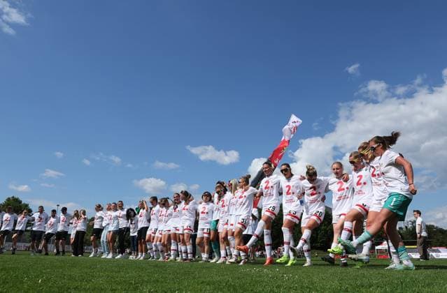Stuttgart , Football Regionalliga Süd , VfB Stuttgart Women vs TSV Schwaben Augsburg , Cheers VfB