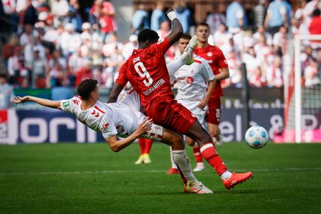 2 Soccer Bundesliga, 1 FC Köln 1 FC Kaiserslautern, 18 05 2025 Eric Martel 1 FC Köln, 6 and Ragnar Ache 1 FC Kaiserslautern, 9 artistically during the duel 34 matchday of 2 Soccer Bundesliga, 2 Soccer Bundesliga, 1 FC Köln 1 FC Kaiserslautern on 18 05 2025 at RheinEnergie Stadion in Cologne THE DFL REGULATIONS PROHIBIT ANY USE OF PHOTOS AS PICTURE SEQUENCES AND OR QUASI VIDEO Copyright: xBEAUTIFULxSPORTS AxelxKohringx