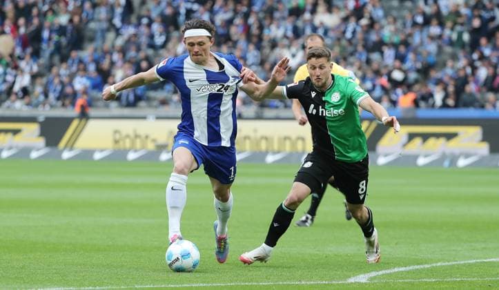 Fabian Reese on the ball, Enzo Leopold duel Match scene Action Sport Football Soccer DFL 2 Bundesliga Men 34 Matchday Season 2024 2025 18 05 2025 Hertha BSC Berlin vs Hannover 96 DFL regulations prohibit any use of photographs as image sequences and or quasi video