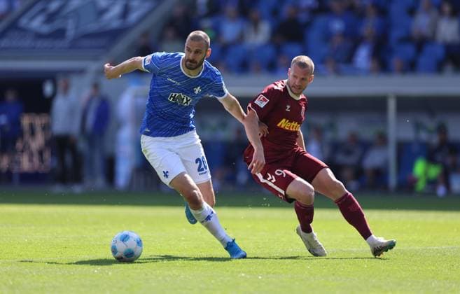 18 05 2025, xdcx, Soccer 2 Bundesliga, SV Darmstadt 98 SSV Jahn Regensburg, emonline, emspor, despor, v l , Aleksandar Vukotic SV Darmstadt 98 , Erik Hottmann SSV Jahn Regensburg DFL DFB REGULATIONS PROHIBIT ANY USE OF PHOTOGRAPHS AS IMAGE SEQUENCES AND OR QUASI VIDEO Copyright: HMBxMedia Claus