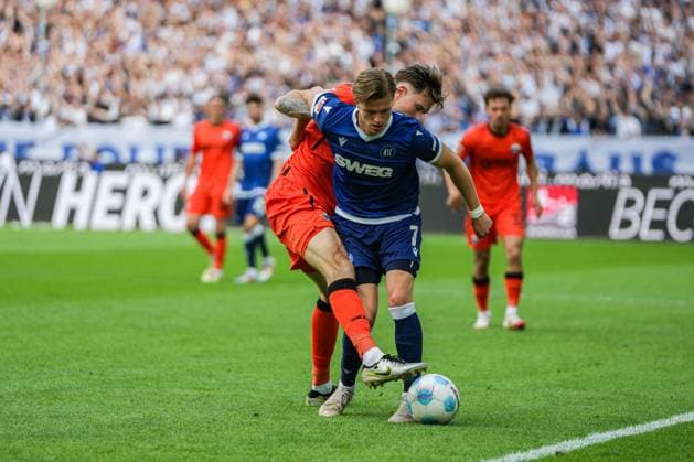 2 Soccer Bundesliga, Karlsruher SC SC Paderborn 07, 18 05 2025 Duel between Calvin Brackelmann SC Paderborn 4 and Dzenis Burnic Karlsruher SC 7 2 Soccer Bundesliga, Karlsruher SC SC Paderborn 07 BBBank Wildpark Karlsruhe, 18 05 2025 DFB DFL REGULATIONS PROHIBIT ANY USE OF PHOTOGRAPHS AS IMAGE SEQUENCES AND OR QUASI VIDEO Copyright: xBEAUTIFULxSPORTS Boscox