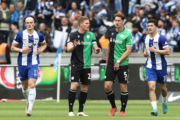 18 05 2025, xtgx, Soccer 2 Bundesliga, Hertha BSC Berlin Hannover 96 emspor, v l Marcel Halstenberg Hannover, 23 , Phil Neumann Hannover, 5 DFL DFB REGULATIONS PROHIBIT ANY USE OF PHOTOGRAPHS as IMAGE SEQUENCES and or QUASI VIDEO Berlin
