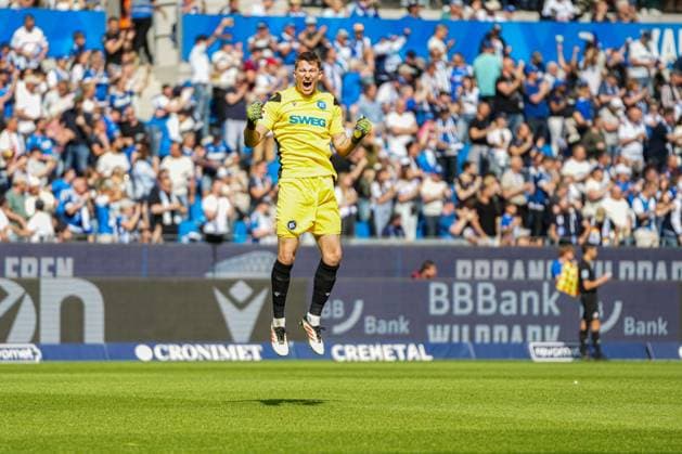 2 Soccer Bundesliga, Karlsruher SC SC Paderborn 07, 18 05 2025 Reaction of Max Weiß Karlsruher SC 1 at 1 0 by Lilian Egloff Karlsruher SC 25 2 Soccer Bundesliga, Karlsruher SC SC Paderborn 07 BBBank Wildpark Karlsruhe, 18 05 2025 DFB DFL REGULATIONS PROHIBIT ANY USE OF PHOTOGRAPHS AS IMAGE SEQUENCES AND OR QUASI VIDEO Copyright: xBEAUTIFULxSPORTS Boscox