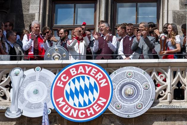 Dieter Reiter, with the players and CEO Jan Christian Dreesen FC Bayern Munich , club president Herbert Hainer FC Bayern Munich , Dr Michael Diederich, CFO FC Bayern Muenchen AG, championship celebration, town hall balcony, FC Bayern Muenchen and FC Bayern Women, football, 18 05 2025 DFB regulations prohibit any use of photographs as image sequences and or quasi video Muenchen Bayern Germany Copyright: xkolbert-press UlrichxGamelx