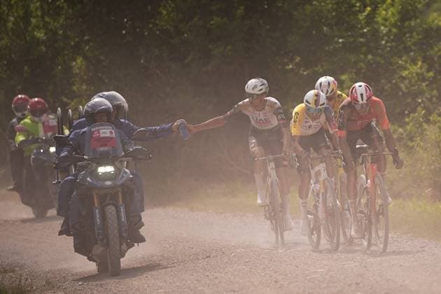 Cycles in the lead breakaway during the stage 9 of the Giro d™Italia from Gubbio to Siena, Italy - Sunday, May 18, 2025. - cycling.  Copyright: xMarcoxAlpozzi LaPressex