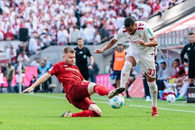 2 Soccer Bundesliga, 1 FC Köln 1 FC Kaiserslautern, 18 05 2025 duel Jean Zimmer 1 FC Kaiserslautern, 8 , Linton Maina 1 FC Köln, 37 2 Soccer Bundesliga, 1 FC Köln 1 FC Kaiserslautern, Cologne, RheinEnergiestadion on 18 05 2025 DFL REGULATIONS PROHIBIT ANY USE OF PHOTOGRAPHS AS IMAGE SEQUENCES AND OR QUASI VIDEO Copyright: xBEAUTIFULxSPORTS Wunderlx