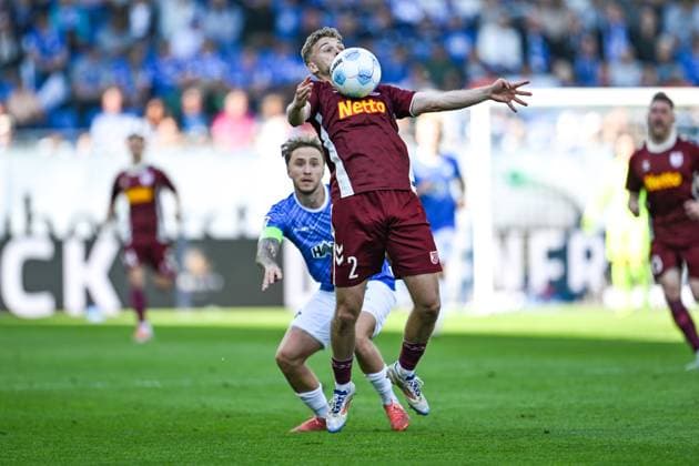 Tim Handwerker SSV Jahn Regensburg, 02 on the ball, behind him Luca Marseiler SV Darmstadt 98, 08 , GER, SV Darmstadt 98 vs SSV Jahn Regensburg, 2 Bundesliga, Soccer, Matchday 34, Season 2024 2025, 18 05 2025 DFL REGULATIONS PROHIBIT ANY USE OF PHOTOGRAPHS as IMAGE SEQUENCES and or QUASI VIDEO GER, SV Darmstadt 98 vs SSV Jahn Regensburg, 2 Bundesliga, Football, Matchday 34, Season 2024 2025, 18 05 2025 Darmstadt Copyright: xEibner-Pressefoto FlorianxWiegandx EP_FWD