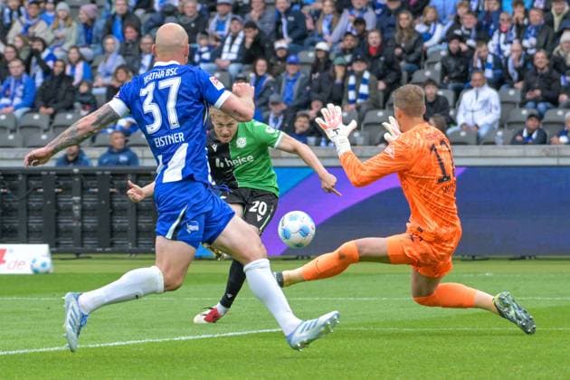 Soccer 2 Bundesliga, Hertha BSC Berlin Hannover 96 18 05 2025, xdanx, Soccer 2 Bundesliga, Hertha BSC Berlin Hannover 96 emspor, v l Toni Leistner Hertha BSC ,Jannik Dehm Hannover 96 ,Dennis Smarsch Hertha BSC Berlin , Torchance DFL DFB REGULATIONS PROHIBIT ANY USE OF PHOTOGRAPHS as IMAGE SEQUENCES and or QUASI VIDEO Daniel Lakomski Mix1 Berlin Olympiastadion Berlin Germany DEU Copyright: xDanielxLakomskix