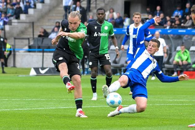 Soccer 2 Bundesliga, Hertha BSC Berlin Hannover 96 18 05 2025, xdanx, Soccer 2 Bundesliga, Hertha BSC Berlin Hannover 96 emspor, v l Lars Gindorf Hannover 96 ,Diego Demme Hertha BSC , duel, fight, tackle,goal shot DFL DFB REGULATIONS PROHIBIT ANY USE OF PHOTOGRAPHS as IMAGE SEQUENCES and or QUASI VIDEO Daniel Lakomski Mix1 Berlin Olympiastadion Berlin Germany DEU Copyright: xDanielxLakomskix