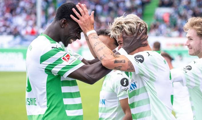 18 05 2025 Soccer Season 2024 2025 2 Soccer Bundesliga 34 Matchday SpVgg Greuther Fürth Kleeblatt Hamburger HSV Hamburg HSV Sportfoto Zink xwoxzix DFL regulations prohibit any use of photographs as image sequences and or quasi video only for editorial use Torjubel Jubel Freude nach Treffer Tor Torschuß zum 3 1 durch Felix Klaus 30, SpVgg Greuther Fürth Joshua Quarshie 15, SpVgg Greuther Fürth Felix Klaus 30, SpVgg Greuther Fürth