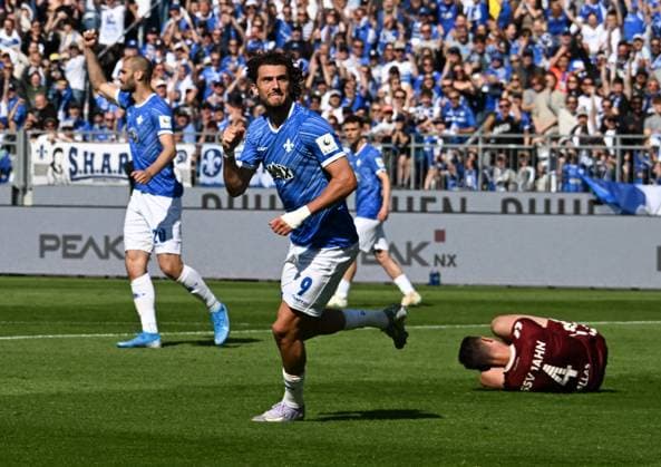 18 05 2025, xsltx, Soccer 2 Bundesliga, SV Darmstadt 98 Jahn Regensburg v l Fraser Hornby SV Darmstadt 98 celebrates his goal for 1 1 DFL DFB REGULATIONS PROHIBIT ANY USE OF PHOTOGRAPHS as IMAGE SEQUENCES and or QUASI VIDEO