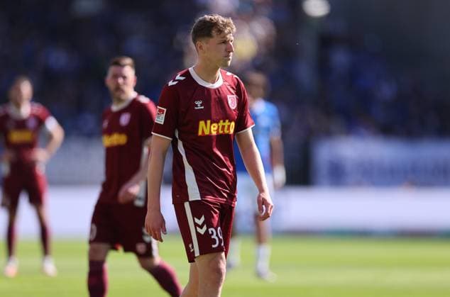 18 05 2025, xdcx, Fussball 2 Bundesliga, SV Darmstadt 98 SSV Jahn Regensburg, emonline, emspor, despor, v l , Dejan Galjen SSV Jahn Regensburg enttaeuscht, enttaeuscht schauend, dissapointed, traurig, frustiert, frust, gefrustet DFL DFB REGULATIONS PROHIBIT ANY USE OF PHOTOGRAPHS AS IMAGE SEQUENCES AND OR QUASI VIDEO Copyright: HMBxMedia Claus