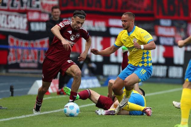 Braunschweig vs Nuremberg, 2 BL Braunschweig, 18 05 2025, FOOTBALL Eintracht Braunschweig vs 1 FC Nuremberg, 2 BL, Season 2024 25 Berkay Yilmaz 1 FC Nuremberg , Marvin Rittmuˆller Eintracht Braunschweig Braunschweig