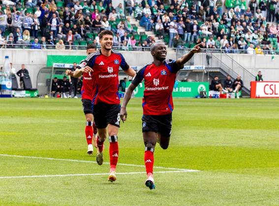 Goal celebration of Jean Luc Dompe 7 Hamburger SV after his equalizing goal to 1 1, Spvgg Greuther Fuerth vs Hamburger SV Football, 2 Bundesliga, DFL, Saison 2024 2025, Rueckrunde, 34 Spieltag, 18 05 2025 DFB regulations prohibit any use of photographs as image sequences and or quasi video Copyright: xkolbert-press MartinxAgüerax