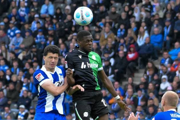 Soccer 2 Bundesliga, Hertha BSC Berlin Hannover 96 18 05 2025, xdanx, Soccer 2 Bundesliga, Hertha BSC Berlin Hannover 96 emspor, v l Ibrahim Maza Hertha BSC ,NoÃ l AsÃ ko Nkili Hannover 96 ,duel, duel, fight, tackle DFL DFB REGULATIONS PROHIBIT ANY USE OF PHOTOGRAPHS as IMAGE SEQUENCES and or QUASI VIDEO Daniel Lakomski Mix1 Berlin Olympiastadion Berlin Germany DEU Copyright: xDanielxLakomskix
