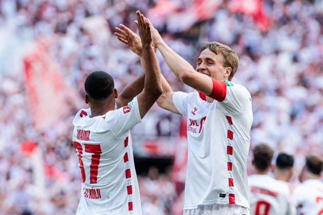 2 Soccer Bundesliga, 1 FC Köln 1 FC Kaiserslautern, 18 05 2025 Florian Kainz 1 FC Köln, 11 Linton Maina 1 FC Köln, 37 and Timo Hübers 1 FC Köln, 4 clap off 2 Soccer Bundesliga, 1 FC Köln 1 FC Kaiserslautern, Cologne, RheinEnergiestadion on 18 05 2025 DFL REGULATES PROHIBIT ANY USE OF PHOTOGRAPHS AS IMAGE SEQUENCES AND OR QUASI VIDEO Copyright: xBEAUTIFULxSPORTS Wunderlx