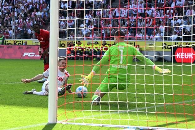 Florian Kainz 1 FC Koeln goal for 3 0 during the 2 Bundesliga match between 1 FC Köln and 1 FC Kaiserslautern at RheinEnergieStadion on May 18, 2025 in Cologne, Germany Photo by Ralf Treese DeFodi Images Florian Kainz 1 FC Koeln celebrates after scoring his team™s third goal during the 2 Bundesliga match between 1 FC Köln and 1 FC Kaiserslautern at RheinEnergieStadion on May 18, 2025 in Cologne, Germany Photo by Ralf Treese DeFodi Images DFB DFL REGULATIONS PROHIBIT ANY USE OF PHOTOGRAPHS AS IMAGE SEQUENCES AND OR QUASI VIDEO Photo by Ralf Treese DeFodi Images