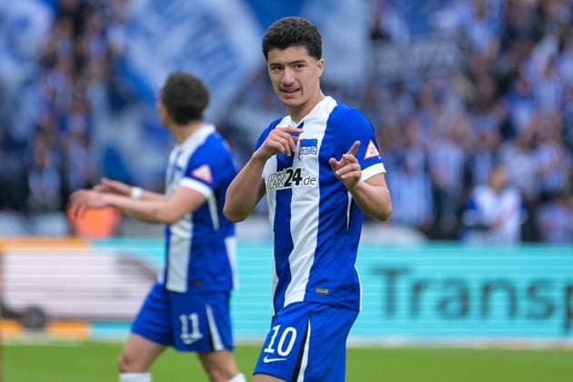 Soccer 2 Bundesliga, Hertha BSC Berlin Hannover 96 18 05 2025, xdanx, Soccer 2 Bundesliga, Hertha BSC Berlin Hannover 96 emspor, v l Ibrahim Maza Hertha BSC ,gives instructions, gesticulates with arms, gesticulate, gives instructions DFL DFB REGULATIONS PROHIBIT ANY USE OF PHOTOGRAPHS as IMAGE SEQUENCES and or QUASI VIDEO Daniel Lakomski Mix1 Berlin Olympiastadion Berlin Germany DEU Copyright: xDanielxLakomskix