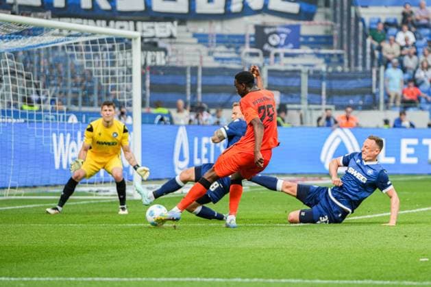 2 Soccer Bundesliga, Karlsruher SC SC Paderborn 07, 18 05 2025 Ilyas Ansah SC Paderborn 29 with a shot just wide of the goal 2 Soccer Bundesliga, Karlsruher SC SC Paderborn 07 BBBank Wildpark Karlsruhe, 18 05 2025 DFB DFL REGULATIONS PROHIBIT ANY USE OF PHOTOGRAPHS AS IMAGE SEQUENCES AND OR QUASI VIDEO Copyright: xBEAUTIFULxSPORTS Boscox