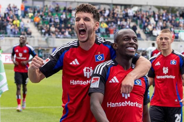 Goal celebration of Jean Luc Dompe 7 Hamburger SV after his equalizing goal to 1 1, Spvgg Greuther Fuerth vs Hamburger SV Football, 2 Bundesliga, DFL, Saison 2024 2025, Rueckrunde, 34 Spieltag, 18 05 2025 DFB regulations prohibit any use of photographs as image sequences and or quasi video Copyright: xkolbert-press MartinxAgüerax