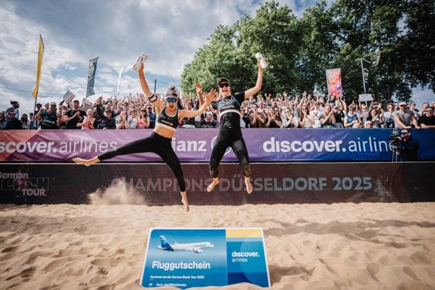 Beach volleyball women Allianz German Beach Tour 2025 Tourstop Düsseldorf 18 05 2025 f l Cinja Tillmann and Svenja Müller win the tournament in Düsseldorf and cheer Düsseldorf Robert Lehr Ufer Nordrhein Westfalen Germany