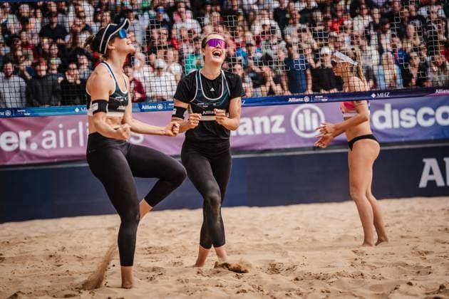 Beach volleyball women Allianz German Beach Tour 2025 Tourstop Düsseldorf 18 05 2025 f l Cinja Tillmann and Svenja Müller win the tournament in Düsseldorf and cheer Düsseldorf Robert Lehr Ufer Nordrhein Westfalen Germany