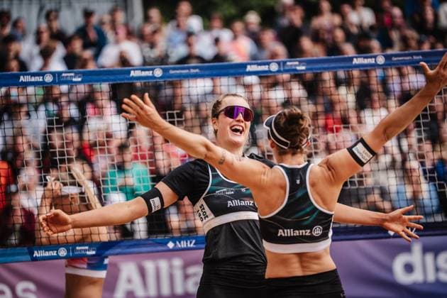 Beach volleyball women Allianz German Beach Tour 2025 Tourstop Düsseldorf 18 05 2025 f l Svenja Müller and Cinja Tillmann win the tournament in Düsseldorf and cheer Düsseldorf Robert Lehr Ufer Nordrhein Westfalen Germany