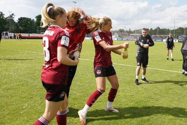 27 04 2025 Soccer Season 2024 2025 2 Women Soccer Bundesliga 26 Matchday 1 FC Nürnberg FCN Club Clubfrauen FC Bayern München II FCB Sportfoto Zink ChPr xdcxcpx Livia Brunmair 8, 1 FC Nürnberg FCN , Medina Desic 10, 1 FC Nürnberg FCN , Alan Niksic Zeugwart 1 FC Nürnberg FCN