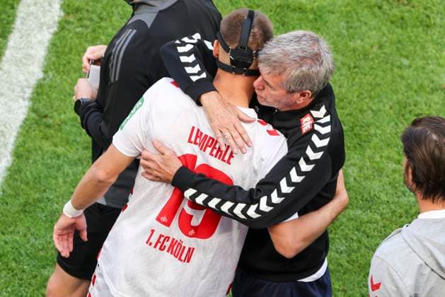 Soccer 2 Bundesliga, 1 FC Köln 1 FC Kaiserslautern, Matchday 34, RheinEnergieStadion Cologne coach Friedhelm Funkel hugs Colognes Tim Lemperle before the substitution