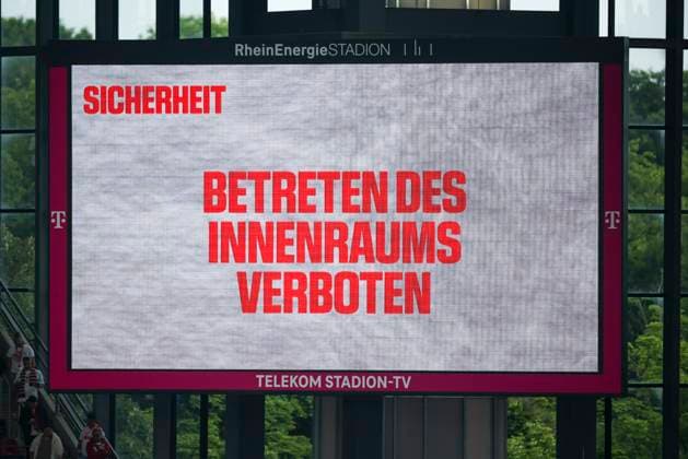 Soccer 2 Bundesliga, 1 FC Köln 1 FC Kaiserslautern, Matchday 34, RheinEnergieStadion A notice is displayed on the scoreboard in the stadium that it is forbidden to enter the interior of the stadium