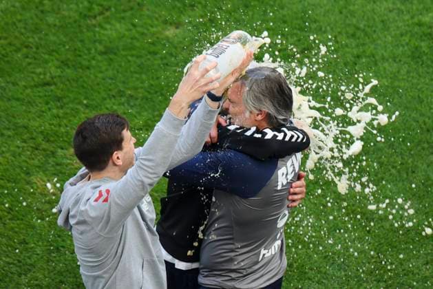 Soccer 2 Bundesliga, 1 FC Köln 1 FC Kaiserslautern, Matchday 34, RheinEnergieStadion Beer shower for Cologne coach Friedhelm Funkel