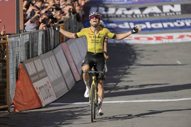 Sport Bilder des Tages CICLISMO - Giro d Italia - Stage 9 - Gubbio-Siena Wout VAN AERT Team Visma Lease a Bike, 1st place during the Giro d Italia 2025, Tour of Italy, Stage 9, Gubbio - Siena (181 Km) on 18 May 2025 in Siena, Italy - during Stage 9 - Gubbio-Siena, Giro d Italia race in Siena, Italy, May 18 2025 Siena Italy  Copyright: xIPAxSport ABACAx