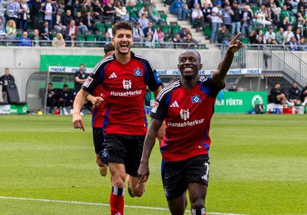 Goal celebration of Jean Luc Dompe 7 Hamburger SV after his equalizing goal to 1 1, Spvgg Greuther Fuerth vs Hamburger SV Football, 2 Bundesliga, DFL, Saison 2024 2025, Rueckrunde, 34 Spieltag, 18 05 2025 DFB regulations prohibit any use of photographs as image sequences and or quasi video Copyright: xkolbert-press MartinxAgüerax