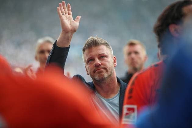 Traenen im Gesicht nach dem Spiel Lukas Kwasniok (SC Paderborn 07, Chef-Trainer), Karlsruher SC vs. SC Paderborn 07, 2. Bundesliga, 34. Spieltag, 2024 2025, 18.05.2025, DFL REGULATIONS PROHIBIT ANY USE OF PHOTOGRAPHS AS IMAGE SEQUENCES AND OR QUASI-VIDEO, Karlsruher SC vs. SC Paderborn 07, 2. Bundesliga, 34. Spieltag, 2024 2025, 18.05.2025 Karlsruhe *** Traenen im Gesicht nach dem Spiel Lukas Kwasniok SC Paderborn 07, Chef Trainer , Karlsruher SC vs SC Paderborn 07, 2 Bundesliga, 34 Spieltag, 2024 2025, 18 05 2025, DFL REGULATIONS PROHIBIT ANY USE OF PHOTOGRAPHS AS IMAGE SEQUENCES AND OR QUASI VIDEO, Karlsruher SC vs SC Paderborn 07, 2 Bundesliga, 34 Spieltag, 2024 2025, 18 05 2025 Karlsruhe Copyright: xEibner-Pressefoto JanxPrihodax EP_JPA