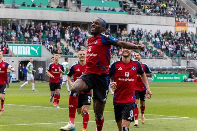 Goal celebration of Jean Luc Dompe 7 Hamburger SV after his equalizing goal to 1 1, Spvgg Greuther Fuerth vs Hamburger SV Football, 2 Bundesliga, DFL, Saison 2024 2025, Rueckrunde, 34 Spieltag, 18 05 2025 DFB regulations prohibit any use of photographs as image sequences and or quasi video Copyright: xkolbert-press MartinxAgüerax