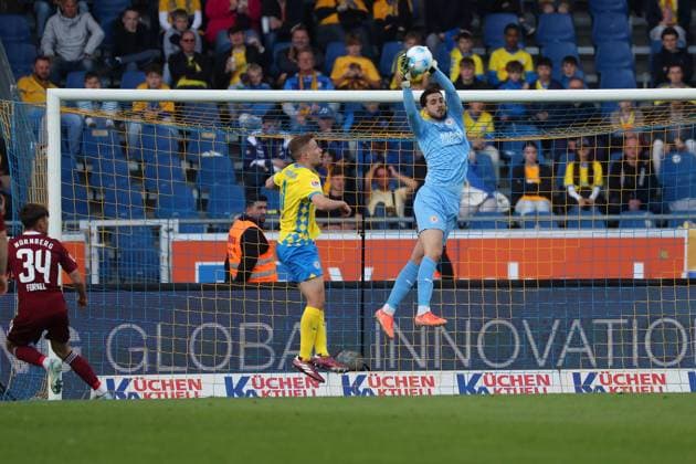 Braunschweig vs Nuremberg, 2 BL Braunschweig, 18 05 2025, FOOTBALL Eintracht Braunschweig vs 1 FC Nuremberg, 2 BL, Season 2024 25 Dustin Forkel 1 FC Nuremberg , Paul Jaeckel Eintracht Braunschweig , Goalkeeper Marko Johansson Eintracht Braunschweig Braunschweig