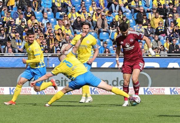 18 05 2025 Soccer Season 2024 2025 2 Soccer Bundesliga 34 Matchday Eintracht Braunschweig BTSV EBS 1 FC Nürnberg FCN Club Sportfoto Zink DaMa xdaxmax DFL regulations prohibit any use of photographs as image sequences and or quasi video only for editorial use Paul Jaeckel 3, Eintracht Braunschweig BTSV EBS Mahir Emreli 30, 1 FC Nürnberg FCN