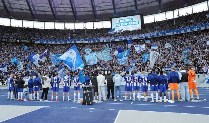 Hertha team is celebrated by the fans Sports Soccer Football DFL 2 Bundesliga Men 34 Matchday Season 2024 2025 18 05 2025 Hertha BSC Berlin vs Hannover 96 DFL regulations prohibit any use of photographs as image sequences and or quasi video