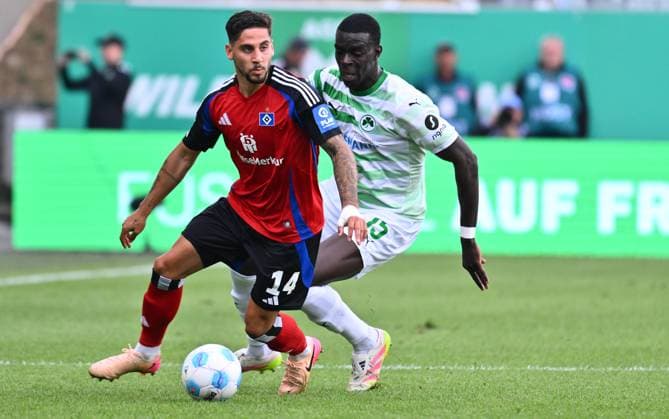 18 05 2025 Soccer Season 2024 2025 2 Soccer Bundesliga 34 Matchday SpVgg Greuther Fürth Kleeblatt Hamburger HSV Hamburg HSV Sportfoto Zink xwoxzix DFL regulations prohibit any use of photographs as image sequences and or quasi video only for editorial use Ludovit Reis 14, Hamburger SV HSV Joshua Quarshie 15, SpVgg Greuther Fürth