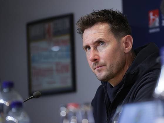 Head Coach Miroslav Klose 1 FC Nuernberg Football, Men, Season 2024 2025 2 BL, Eintracht Stadion, Eintracht Braunschweig vs 1 FC Nuernberg, 1 4 Braunschweig must go into relegation DFL REGULATIONS PROHIBIT ANY USE OF PHOTOGRAPHS AS IMAGE SEQUENCES AND OR QUASI VIDEO