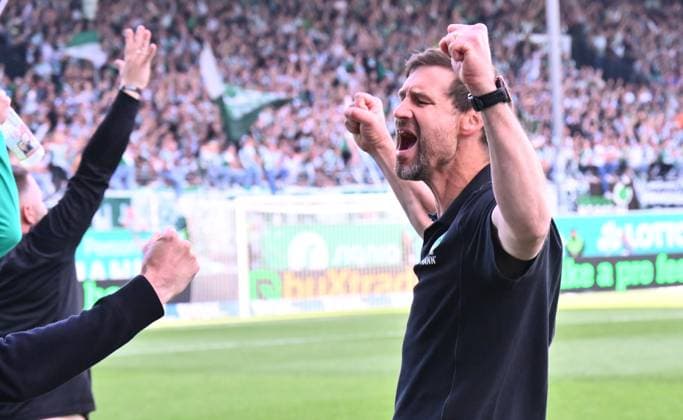 18 05 2025 Soccer Season 2024 2025 2 Soccer Bundesliga 34 Matchday SpVgg Greuther Fürth Kleeblatt Hamburger HSV Hamburg HSV Sportfoto Zink xwoxzix DFL regulations prohibit any use of photographs as image sequences and or quasi video only for editorial use Thomas Kleine Trainer SpVgg Greuther Fürth Jubel Freude nach Spielende